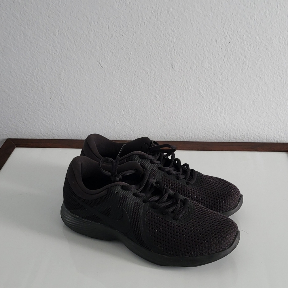Nike Men's Revolution 4 Running Shoes Tripe Black.